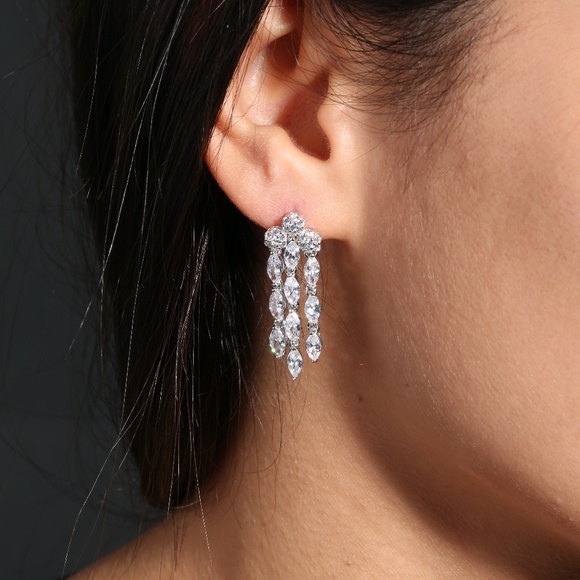 Flowing Flowers Stud Earrings - Picture 1 of 2